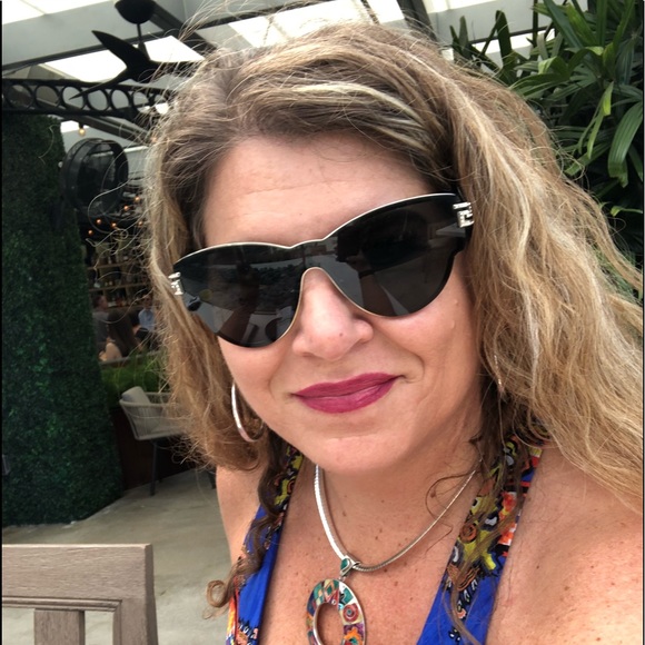 Meet your Posher, Kerry - Picture 1 of 2